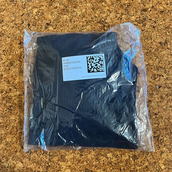 H&M - Seamless Sports Bra in DryMove - Picture 4 of 7